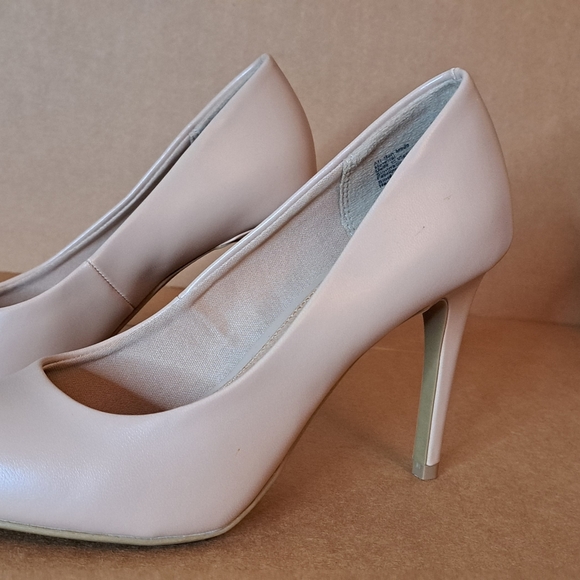 New. Christian Siriano for Payless, Nude, size 7.5 women's 👠 - Picture 7 of 9